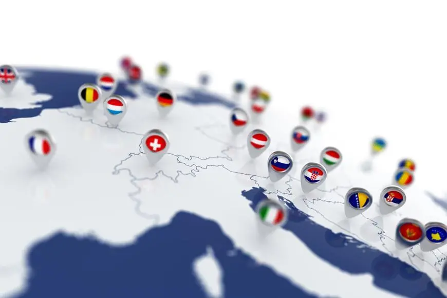 Europakarte mit Länderflaggen-Markierungen – SEO-Best Practices für das Hotelgewerbe