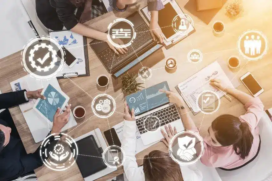 Strategie-Meeting zur Conversion-Rate-Optimierung durch SEO-Ansätze