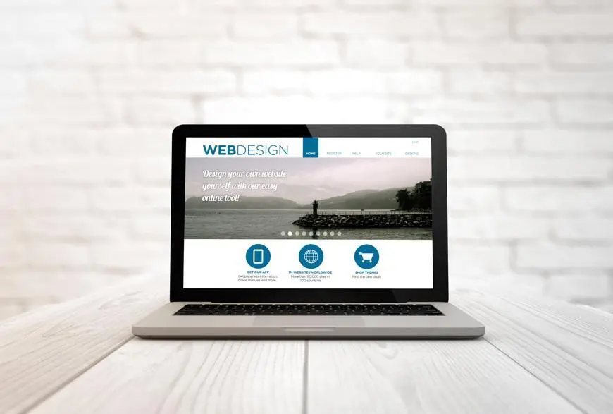 Laptop mit Webdesign-Tool auf dem Bildschirm – schnelle und effektive SEO für neue Websites